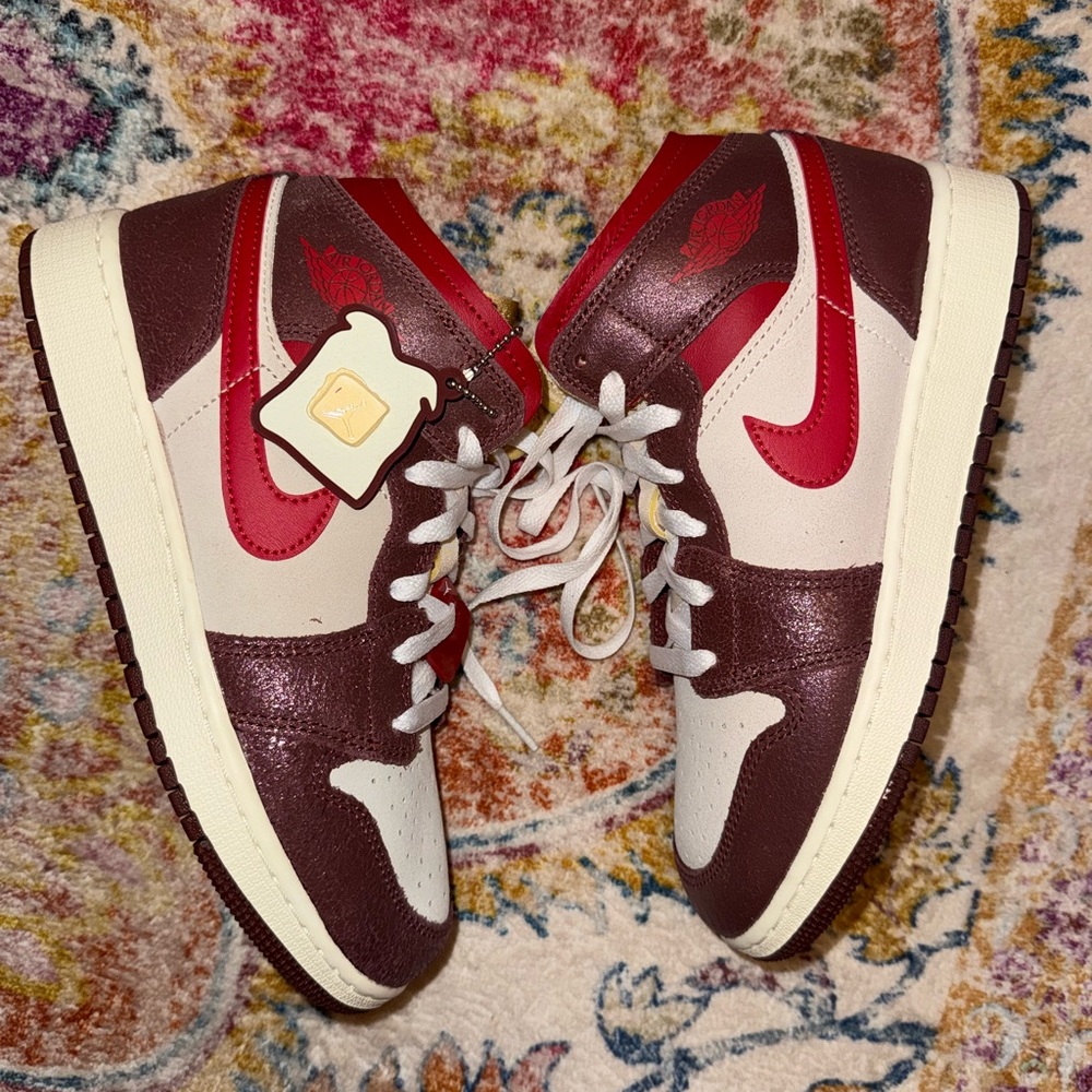 Nike air Jordan 1 bread and butter 5.5 youth Red and Brown High-Top Sneakers
